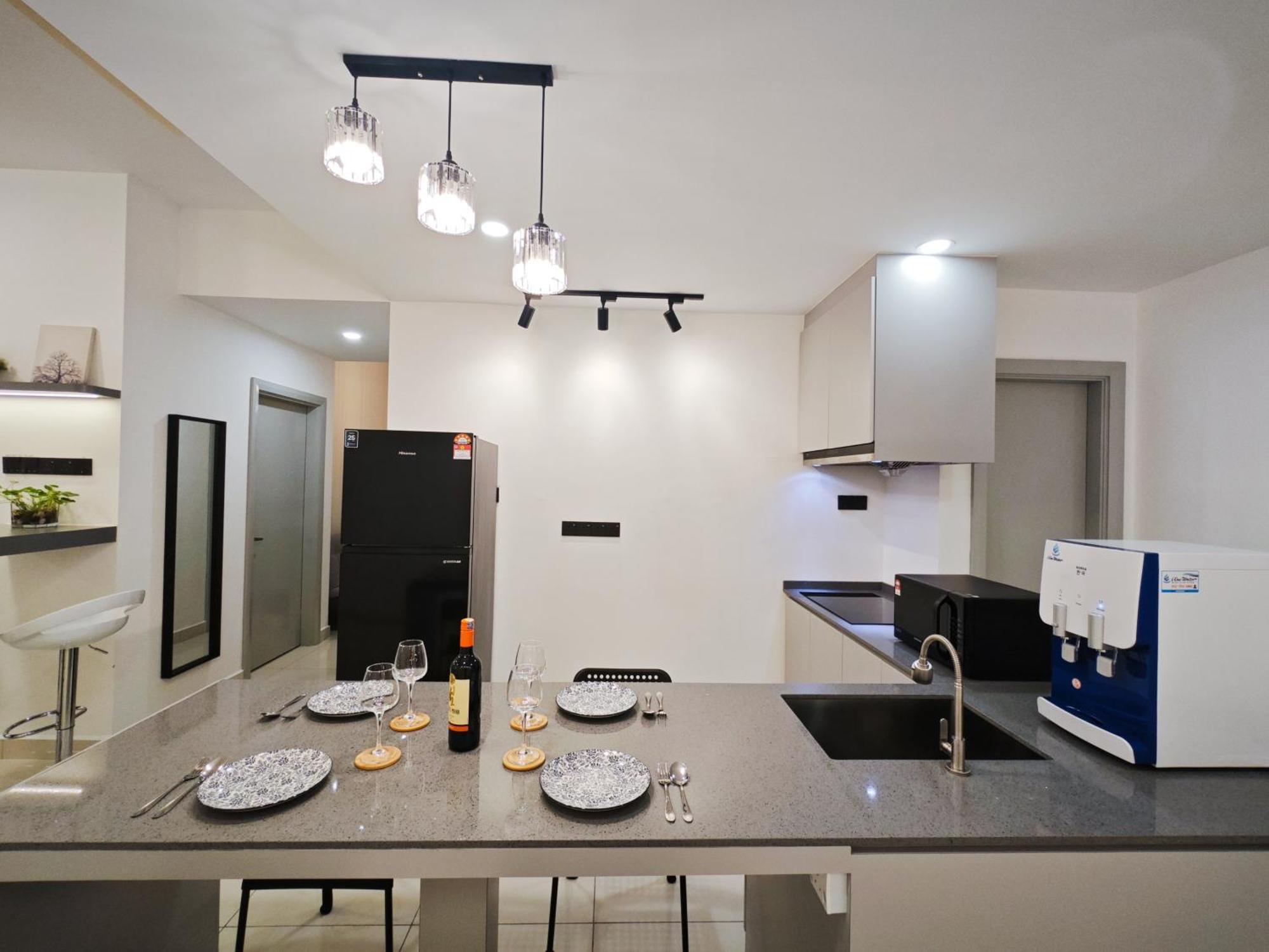 Mid Valley Southkey Mosaic 2br With Wifi 8-12pax Johor Bahru