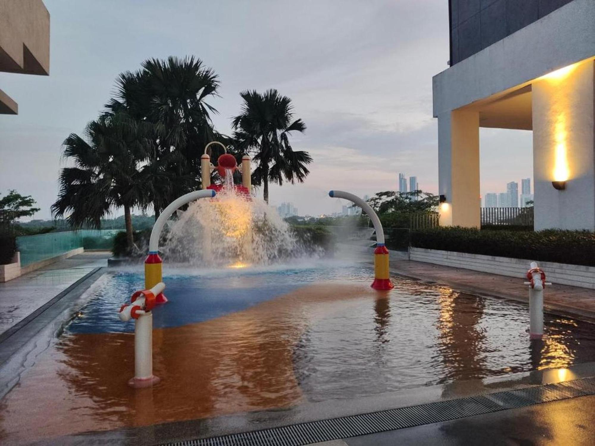 Mid Valley Southkey Mosaic 2br With Wifi 8-12pax Johor Bahru